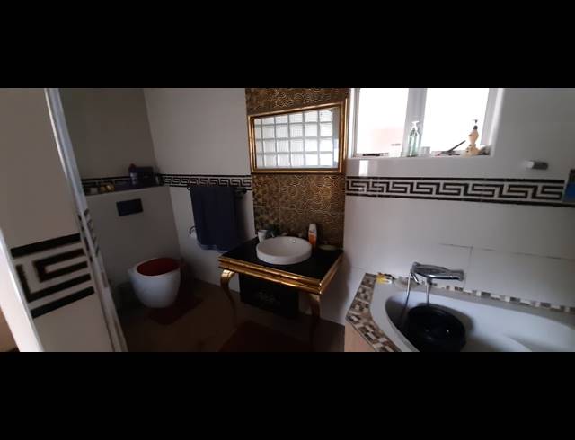 5 BEDROOM HOUSE FOR SALE IN MOORTON